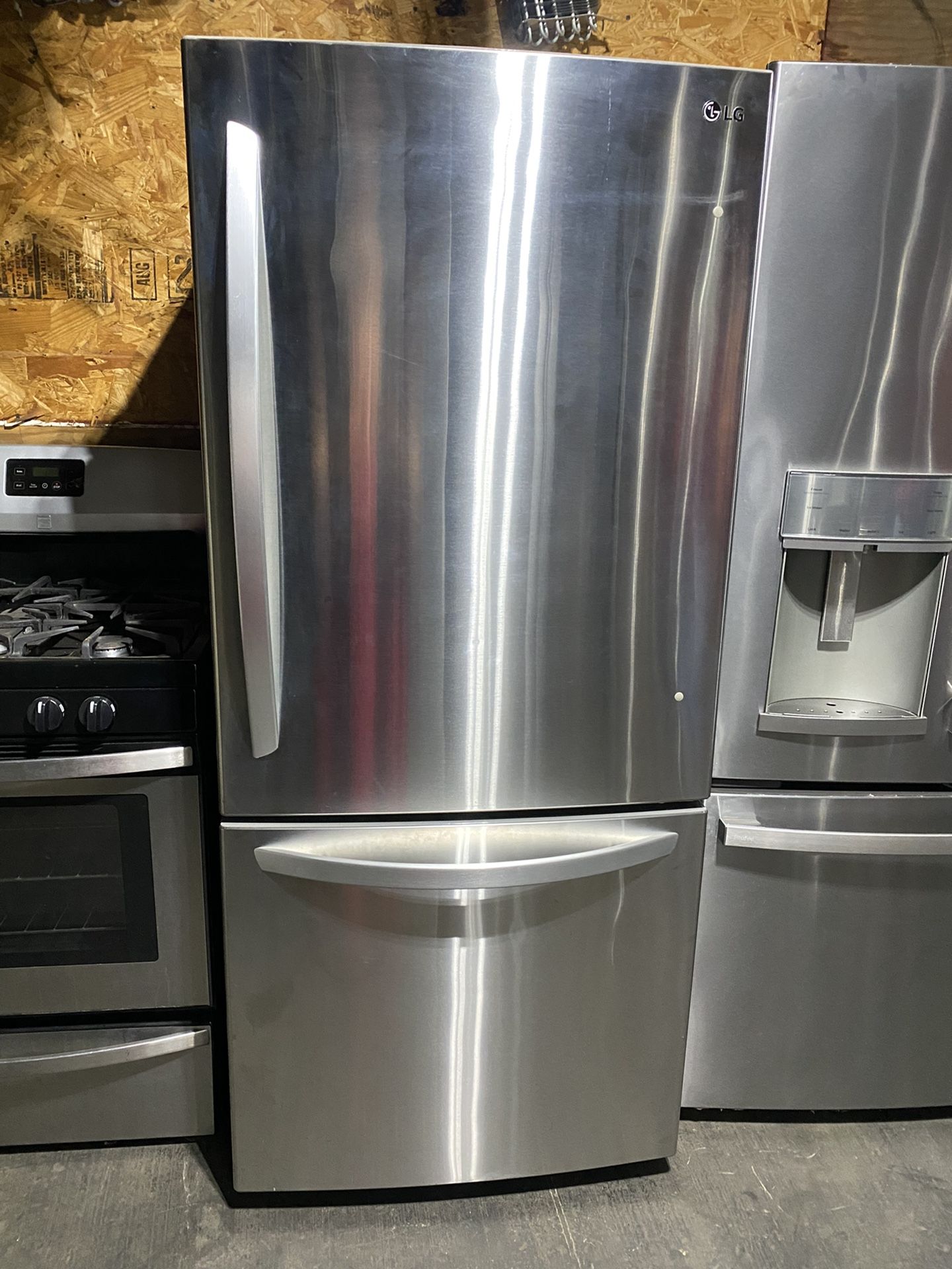 LG TOP AND BOTTOM REFRIGERATOR 