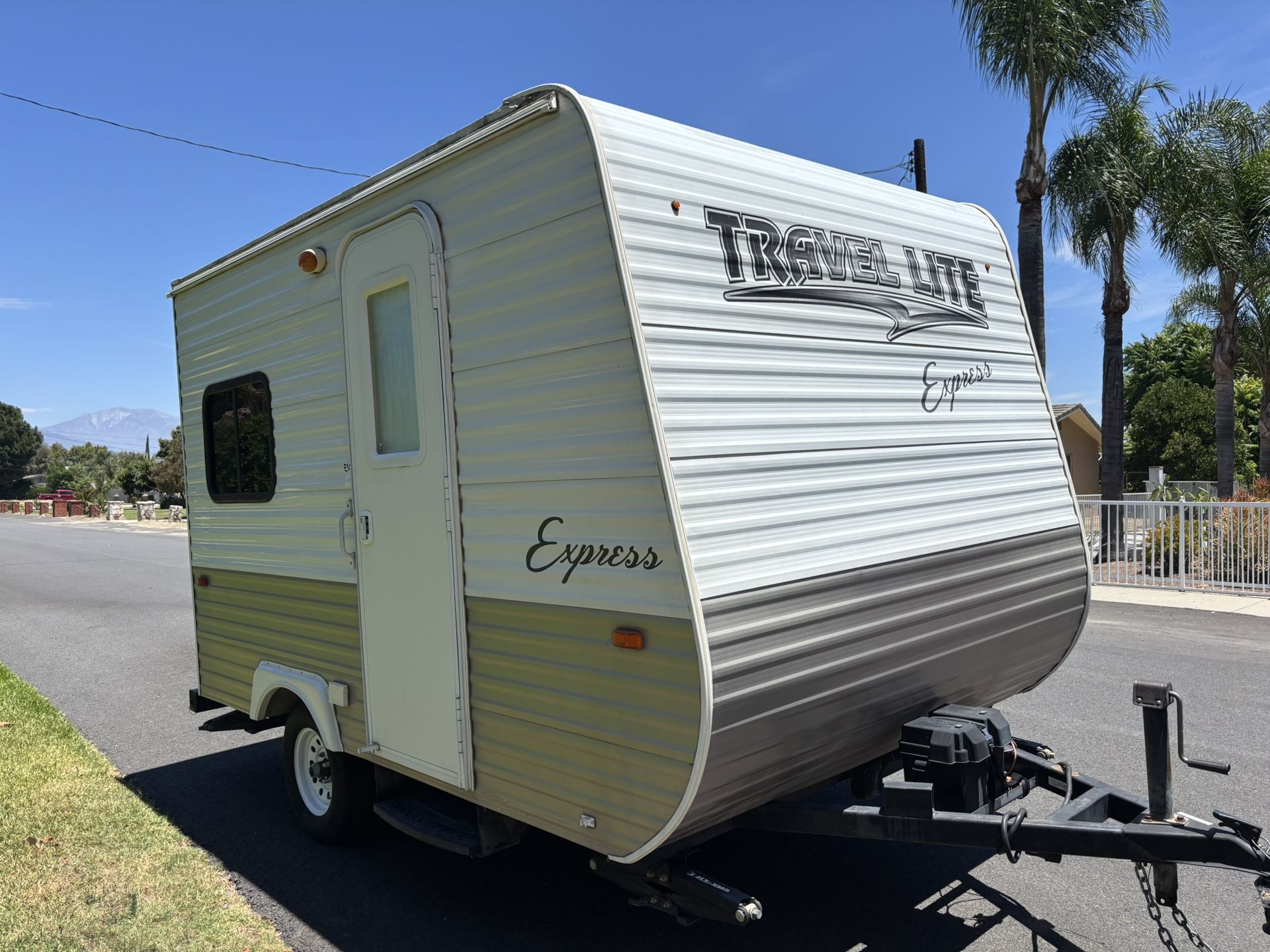 2015 TRAVEL LITE EXPRESS COACH
