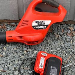 Black & Decker 18 Volt Cordless Electric Broom Hard Surface Sweeper Blower Battery And Charger Included