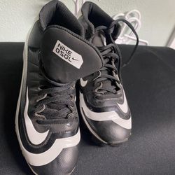 Nike Football Cleats Boys Size 3.5Y