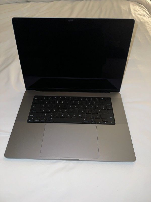 16 Inch MacBook Pro M2 16 GB RAM 512 GB SSD