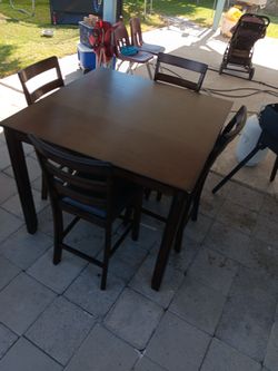 Table with 4 chairs