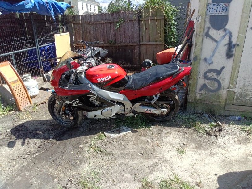 Yamaha R1