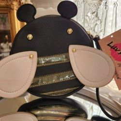 BRAND NEW LUV Betsy 💋 Bumble Bee Wristlet Wallet Coin Purse 