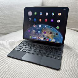 iPad Pro 12.9” M1 5th Gen 128GB + Magic Keyboard + Pencil 2nd Gen!