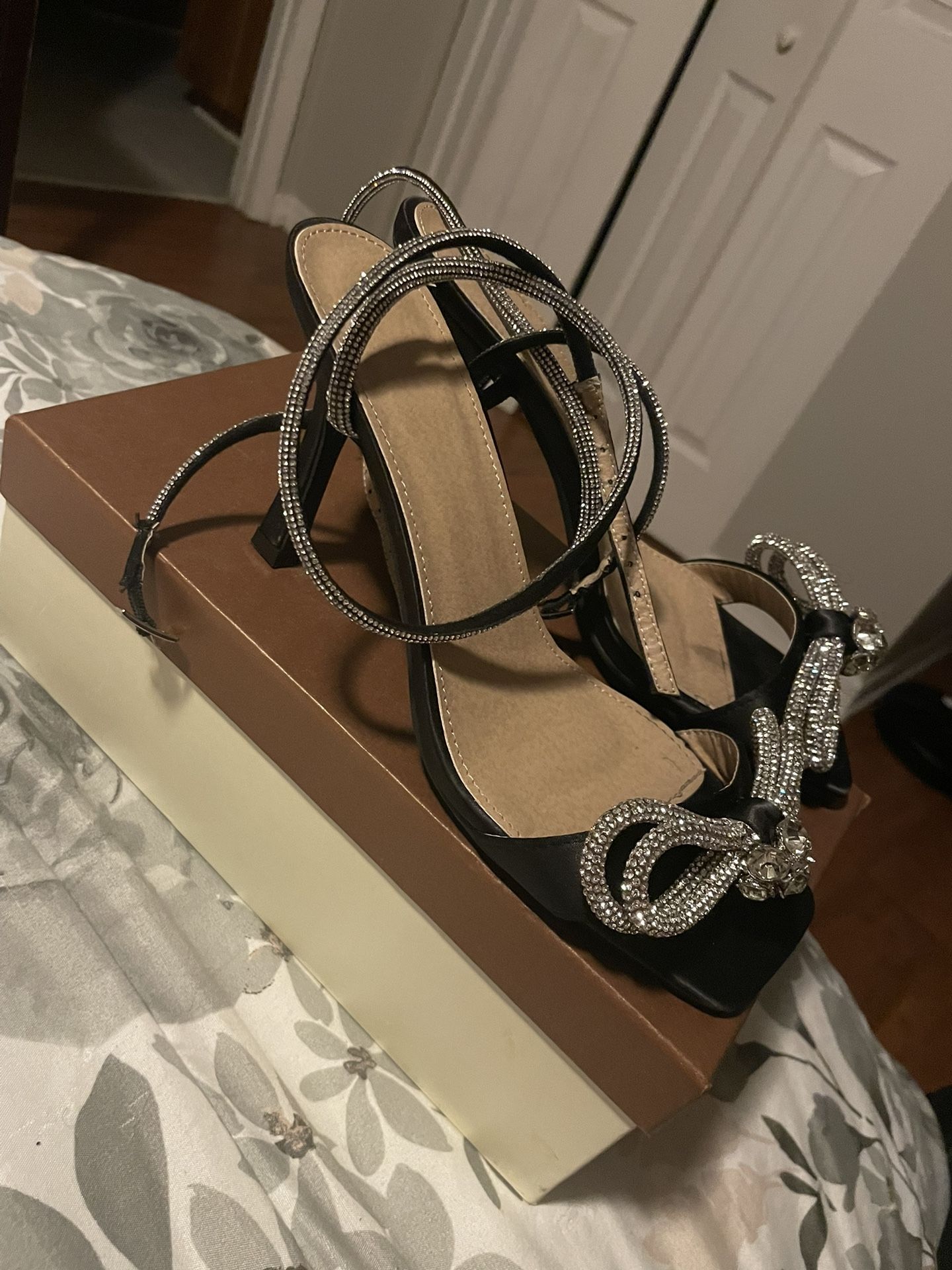 Size 7 homecoming heels