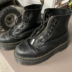 Women’s Dr. martens US size 8