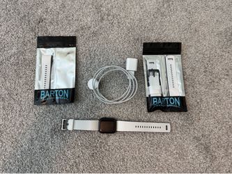 Apple Watch Series 5 – 40mm (GPS Only) – Extra Bands + Charger – Factory Reset