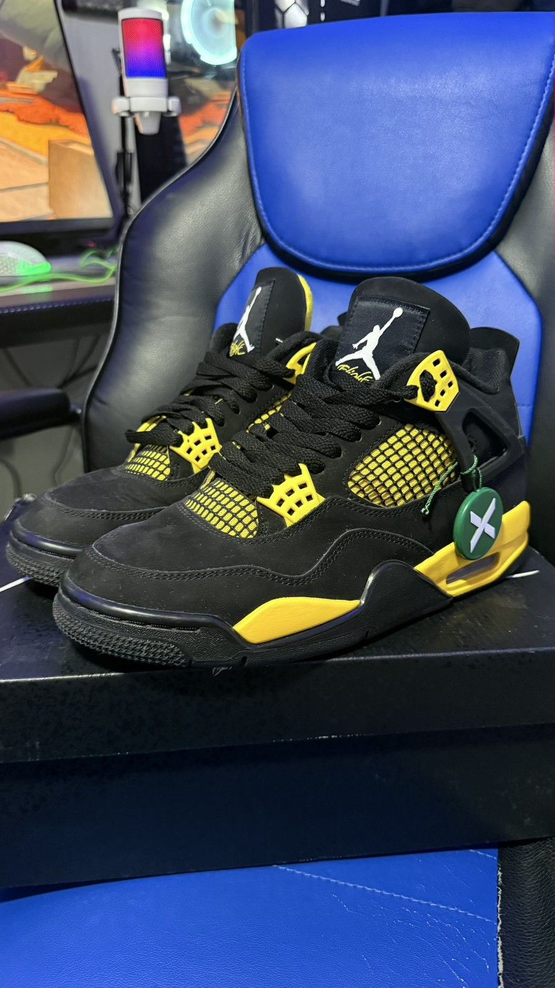 Jordan 4 Retro Yellow Thunder 2023 USED SIZE 8