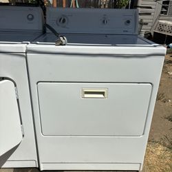 Electric Dryer Brand Kenmore Heavy Duty Everyting Works Well With A 2 Months Guarantee 