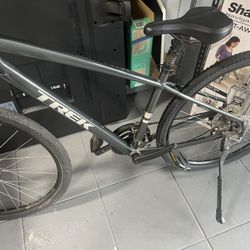 TREK HYBRID COMMUTE BIKE DISC BRAKE LARGE SIZE ALUMINUM FRAME RUNS SMOTH 💯📺✅📺💯