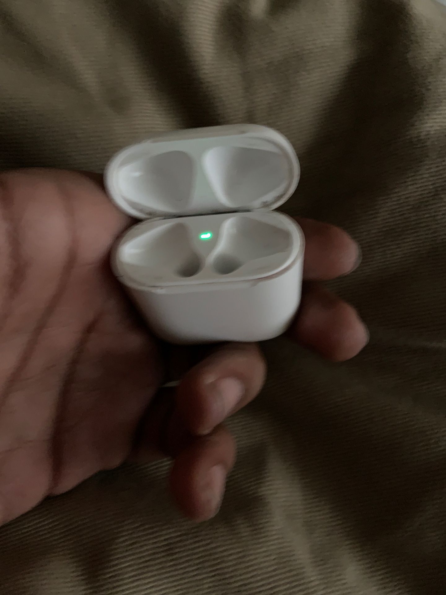 1st gen Apple air pods charging case