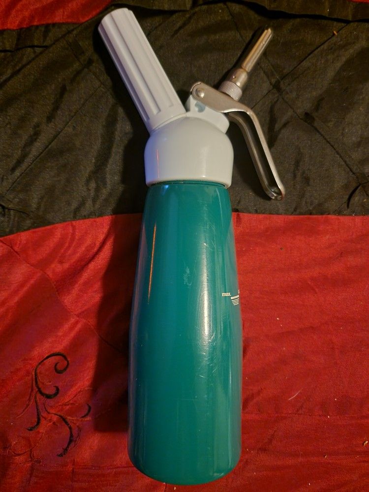 Whip-It! Pro Plus Cream Dispenser
/Green & White