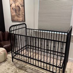 Black Metal Crib – Like New! 🖤🍼