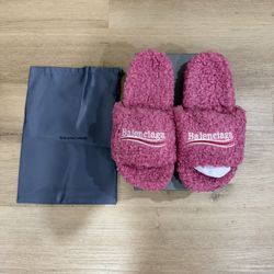Pink fuzzy slides 