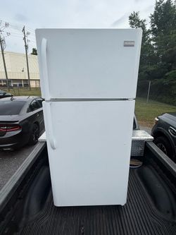 Frigidaire Top & Bottom Refrigerator *WARRANTY&DELIVERY*