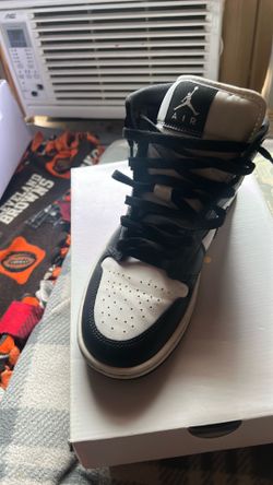 WMNS Air Jordan 1 mid