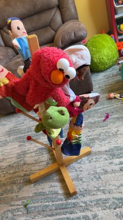 Puppet holder and puppets