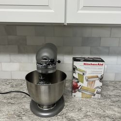 KitchenAid Stand Mixer w/ Whisk & Pasta Roller Attachment – Model KSM75SL