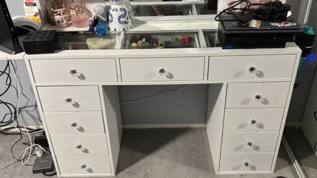 11 drawer white vanity 55’