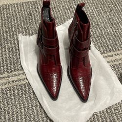 Women New Anule Boots Never Use  Color burgundy Size 8