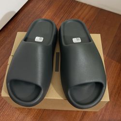 Brand New Adidas Yeezy Slide Dark Ony Size 10