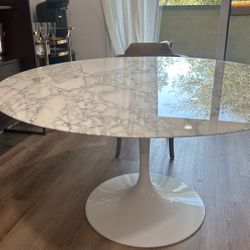 Knoll Studios Saarinen Dining Table Marble , Round 54”