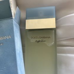 Dolce & Gabbana Light blue Women’s perfume