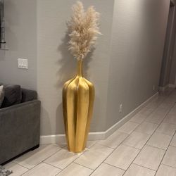 Accolade Floor Vase With XL Pampas