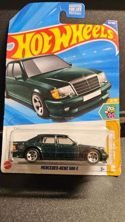 Hot Wheels Metallic Emerald Green Mercedes-Benz 500 E 70's vs 90's