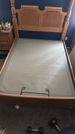 Adjustable bed base