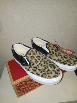 Vans Slip Ons (NEW)