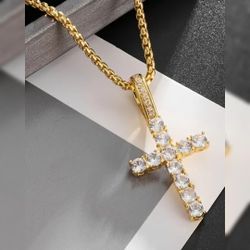 New & Packaged Necklace In Gold Color ⚜️Nuevo Y Empacado Collar En Color Dorado ⚜️