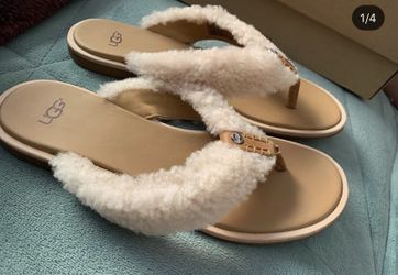 BRAND NEW UGG SANDELS