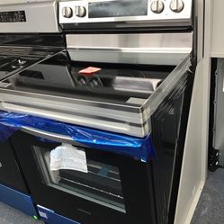 New Scratch And Dent Samsung 4 Burner Glass Top Stainless Steel Range. 1 Year Warranty 