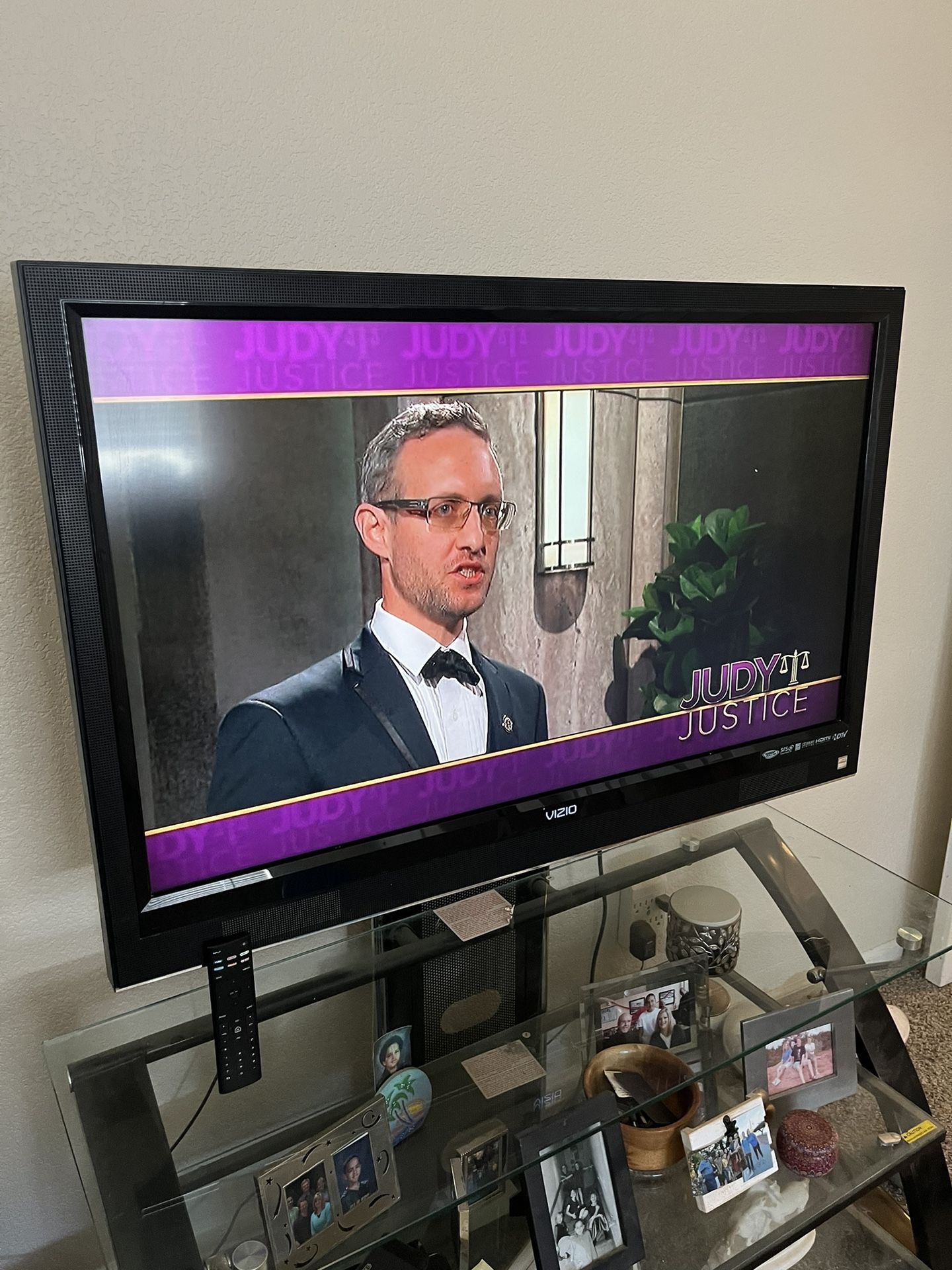 52' ViZio Flat Panel TV & Mount w/ Stand with Tempered Glass Shelves