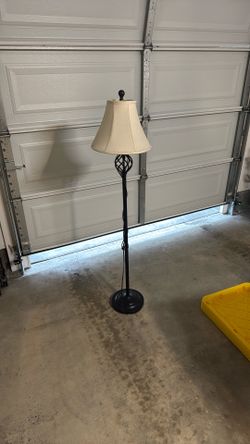Lamp (5ft Tall)