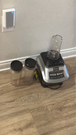 Ninja 900W Bullet Blender Motor Base w/ Two 18oz Cups & Lids Gray/Black