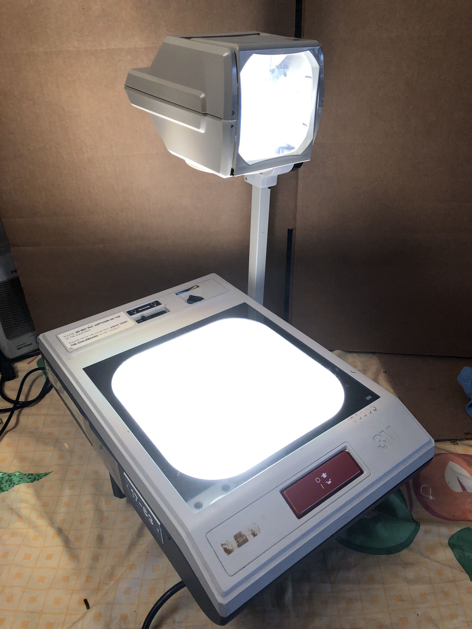 UP for sale is 3M Model 2100 Portable Overhead Projector Transparency 2100AJAT 2000 Lumens