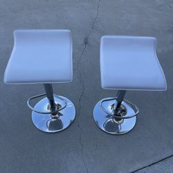 White adjustable chairs