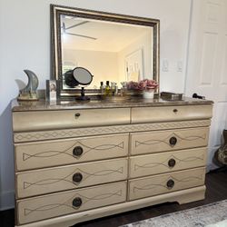 Dresser & 2 Night Stands 