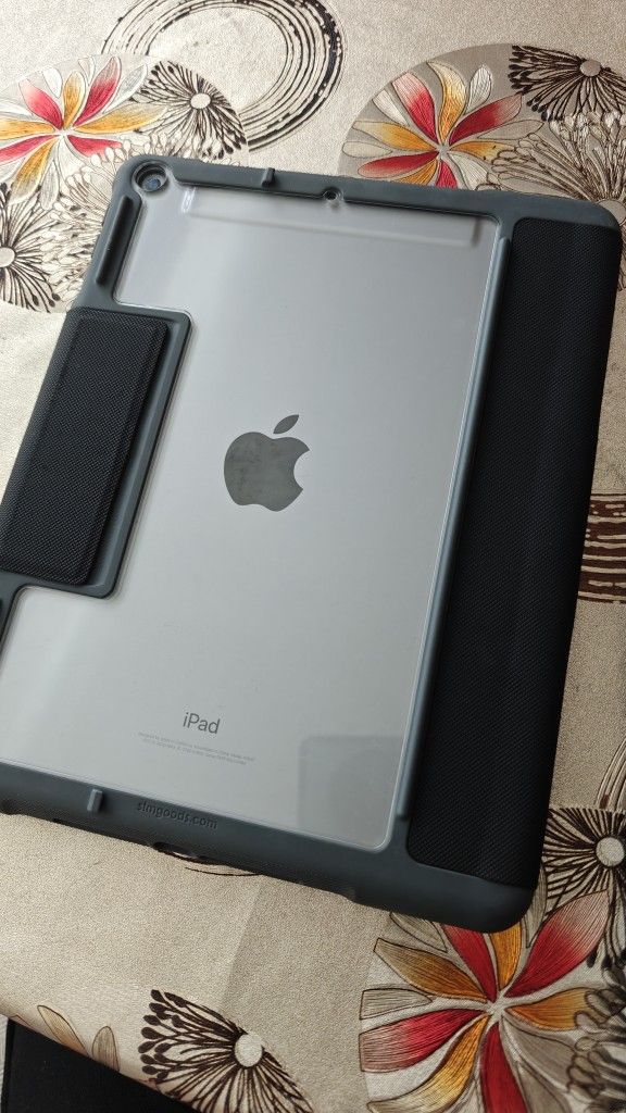 iPad 6th Generation Like New WiFi 128GB