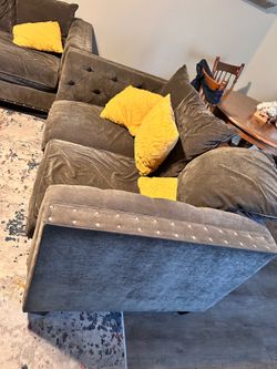 $100 Living room set. Buy as Is