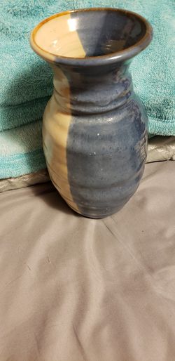 9" vase