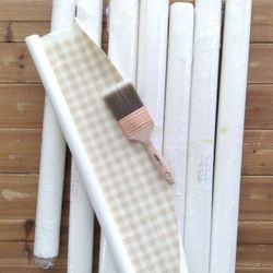 7 ROLLS OF TAUPE & CREAM PLAID WALL PAPER