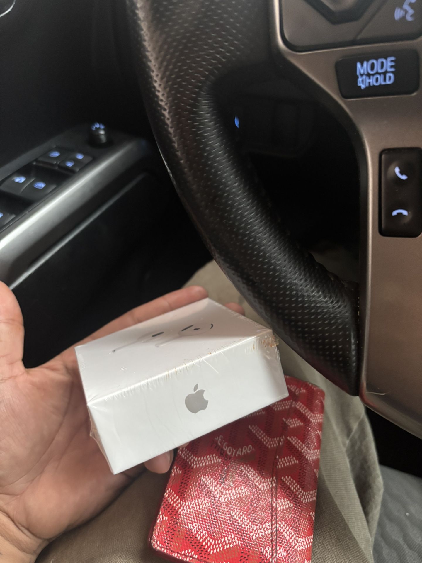 AirPods 4, Noise Cancelation