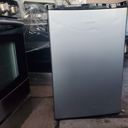 HISENSE SMALL REFRIGERATOR STAINLESS STEEL WORKING PERFECT 