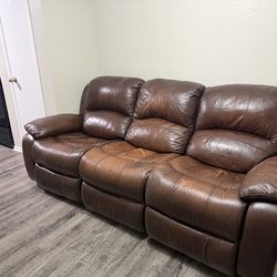 Muebles de cuero marron