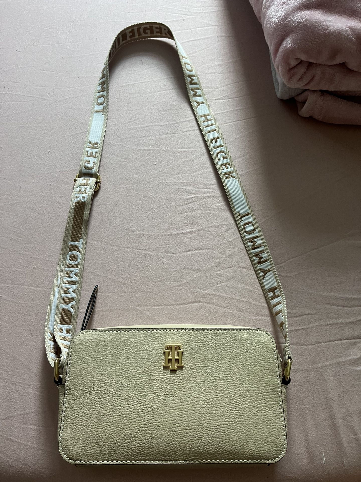 Tommy Hilfiger Crossbody