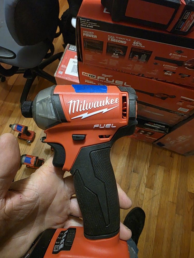 NEW M18 FUEL SURGE IMPACT W/BATTERY